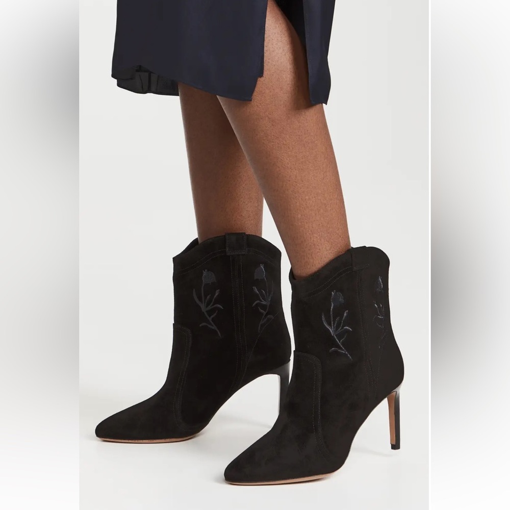 ba&sh Caitlin ankle booties in suede black. Size 37
